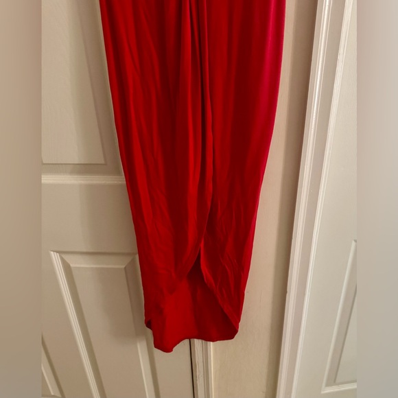 Red Dress w/ low v-neck, twist at waist, tulip cut bottom. Sz Small - Picture 2 of 4